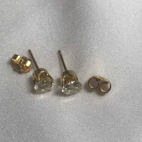 1 carat total weight diamond studs - Picture 2 of 2